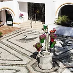 Отель Globales Cortijo Blanco Марбелья