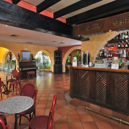 מלון Globales Cortijo Blanco 3*