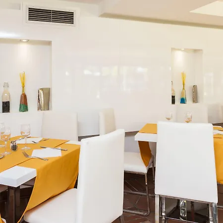 Globales Cortijo Blanco Hotel 3*